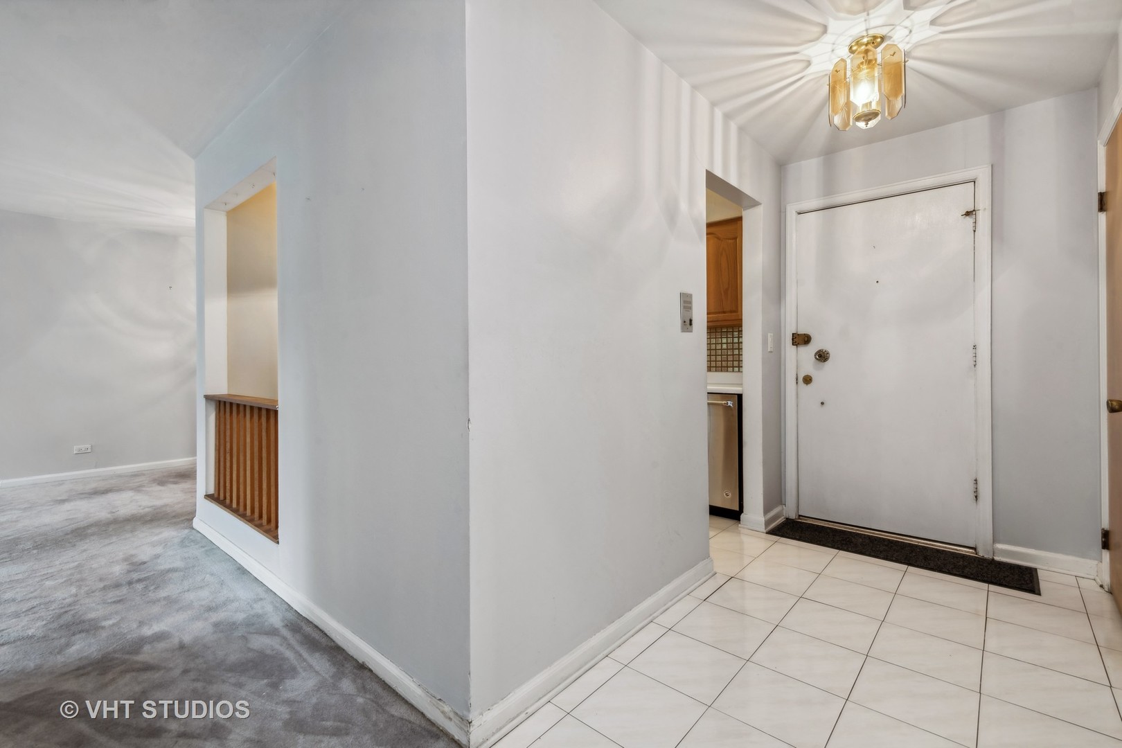 5300 Carriageway Drive, Unit 112 Rolling Meadows, IL 60008 - Photo 3 of 12 a view of an entryway space