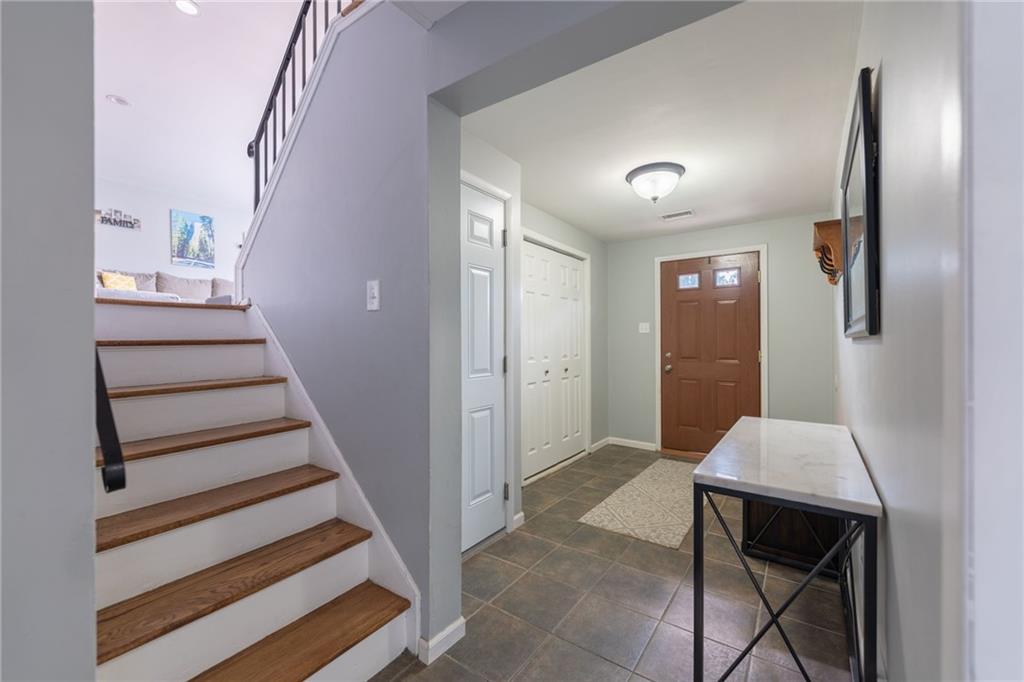 241 Parkedge Road Pittsburgh, PA 15220 - Photo 5 of 45 Gallery Image 5