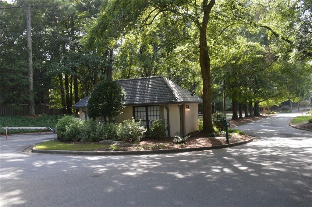 68 La Rue Place Northwest Atlanta, GA 30327 - Photo 33 of 72