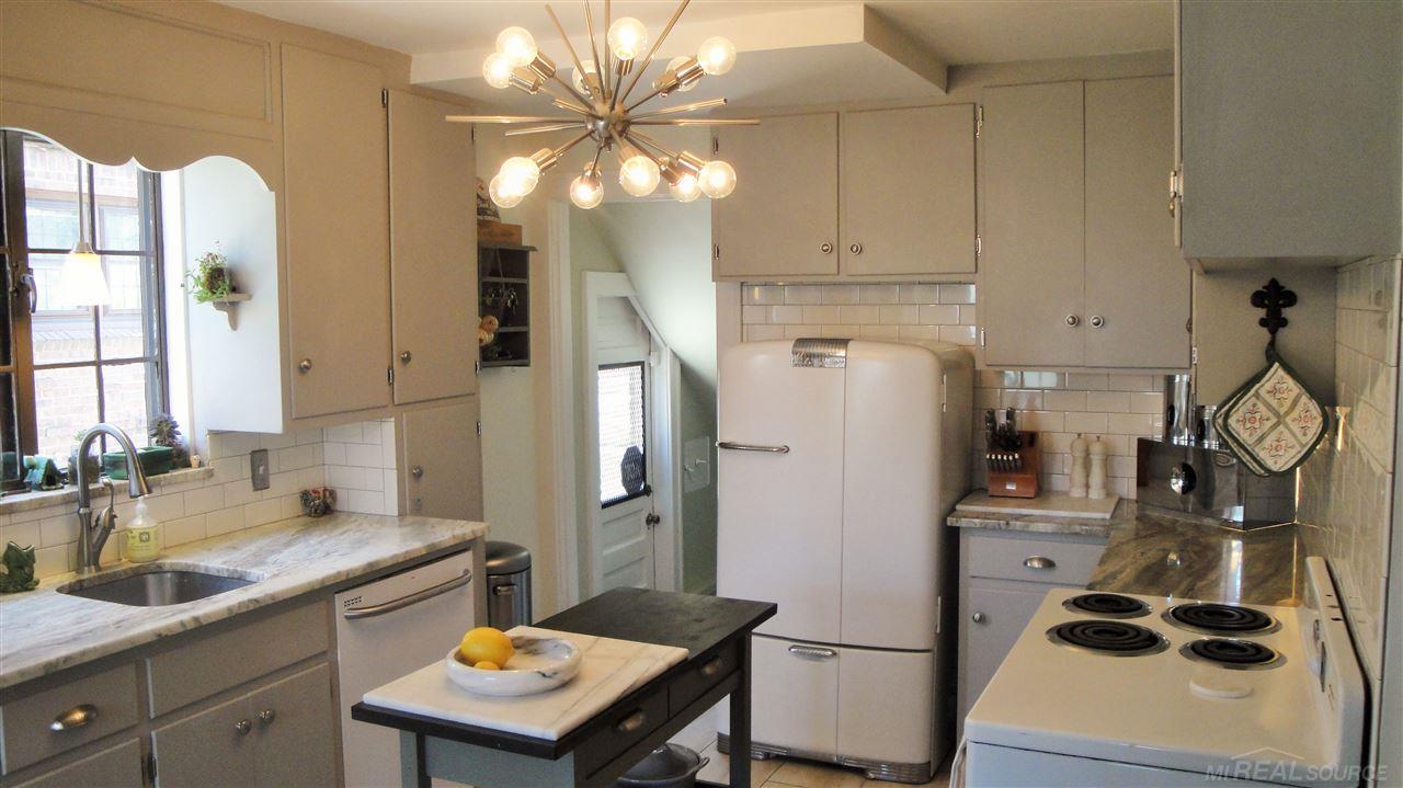 5760 Yorkshire Road Detroit, MI 48224 - Photo 17 of 35 31317697-17.JPG