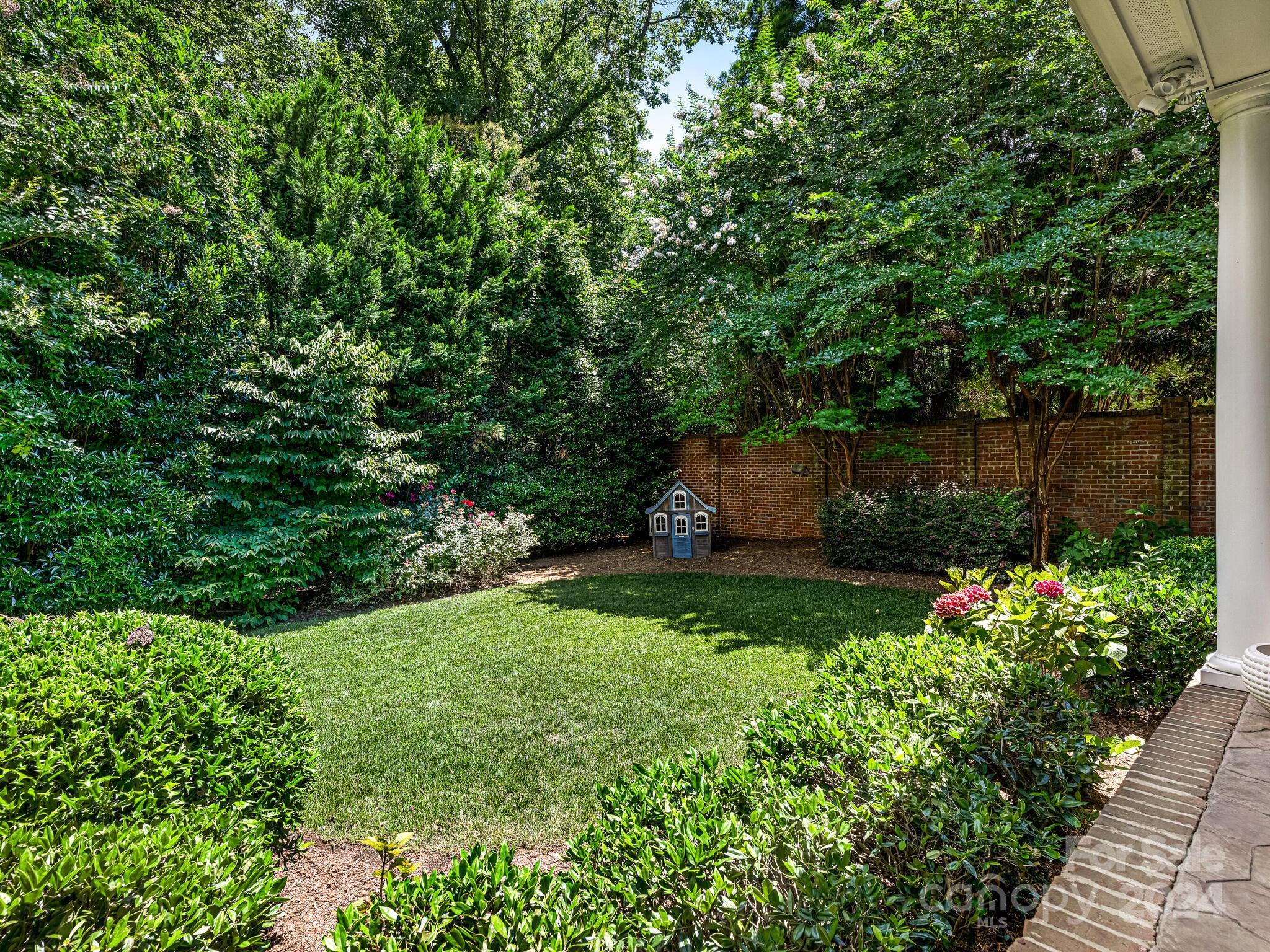 330 South Canterbury Road Charlotte, NC 28211 - Photo 39 of 41 a garden view