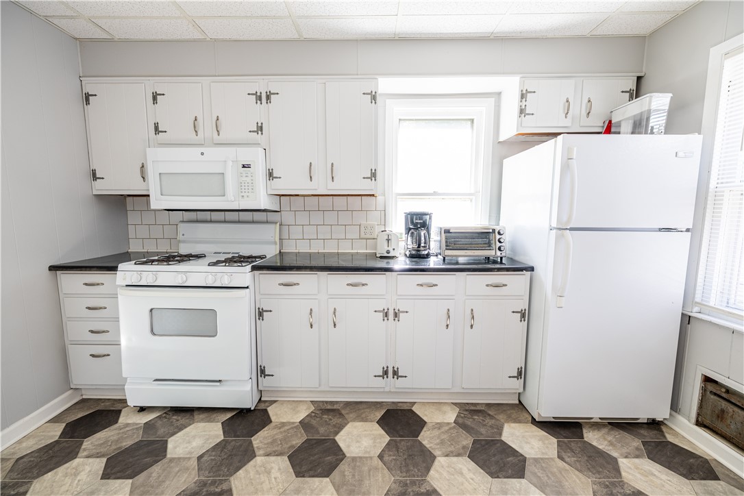 6 Sauer Place Rochester, NY 14620 - Photo 4 of 16