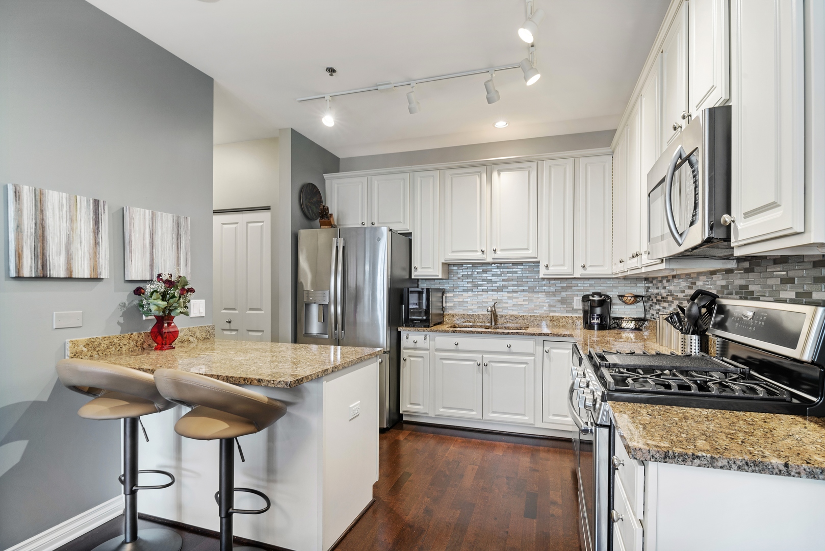 5556 North Sheridan Road, Unit 408 Chicago, IL 60640 - Photo 4 of 19 a kitchen with refrigerator and cabinets