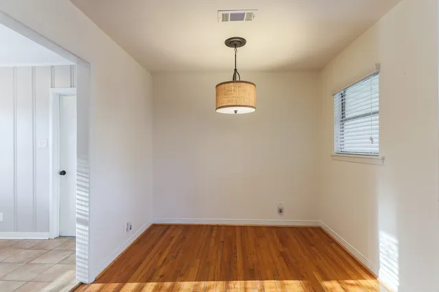 a view of empty room with window