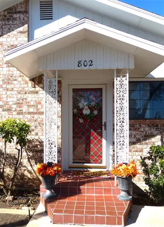 a outdoor view of building with an outdoor space