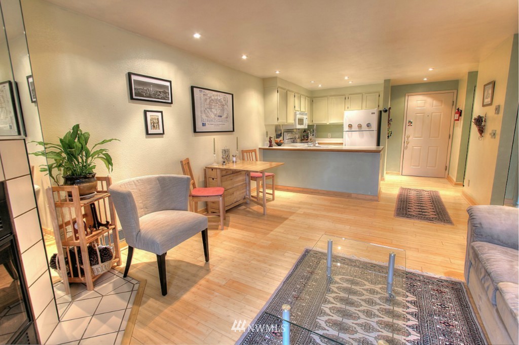 411 North 90th Street, Unit 307 Seattle, WA 98103 - Photo 2 of 16 Gallery Image 2