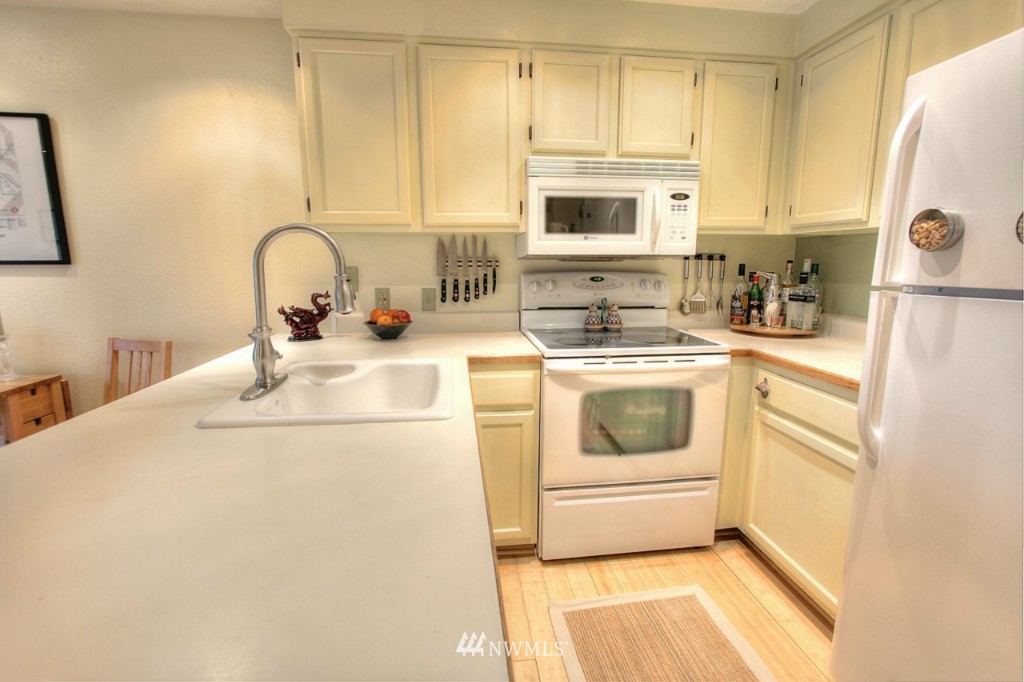 411 North 90th Street, Unit 307 Seattle, WA 98103 - Photo 6 of 16 Gallery Image 6