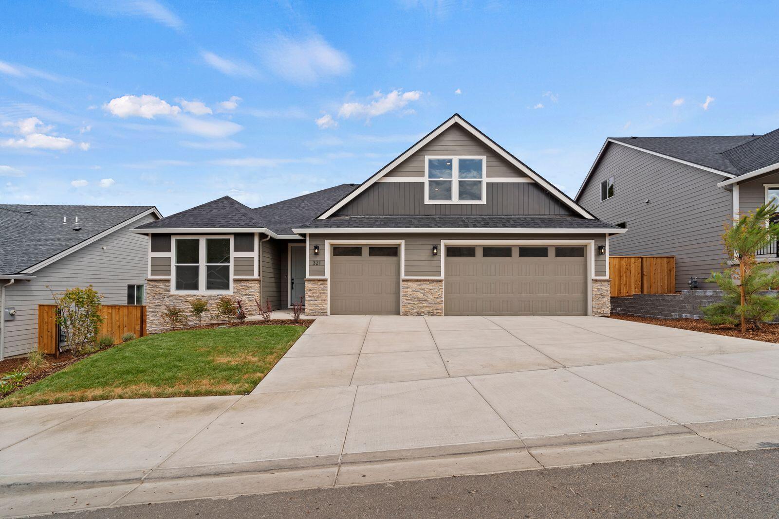 1134 Pumpkin Ridge, Unit 337 Eagle Point, OR 97524 - Photo 1 of 32 2393