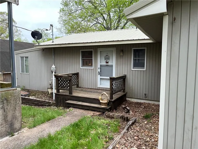 $325,000 | 28819 Herbs Road, Lincoln, MO 65338