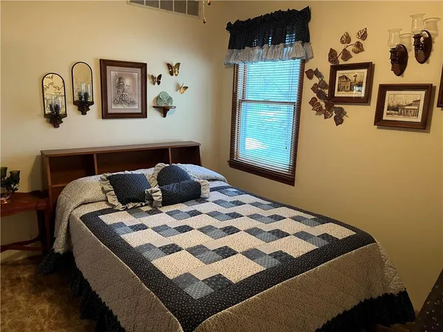 $325,000 | 28819 Herbs Road, Lincoln, MO 65338