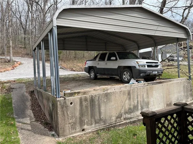 $325,000 | 28819 Herbs Road, Lincoln, MO 65338