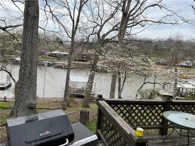 $325,000 | 28819 Herbs Road, Lincoln, MO 65338