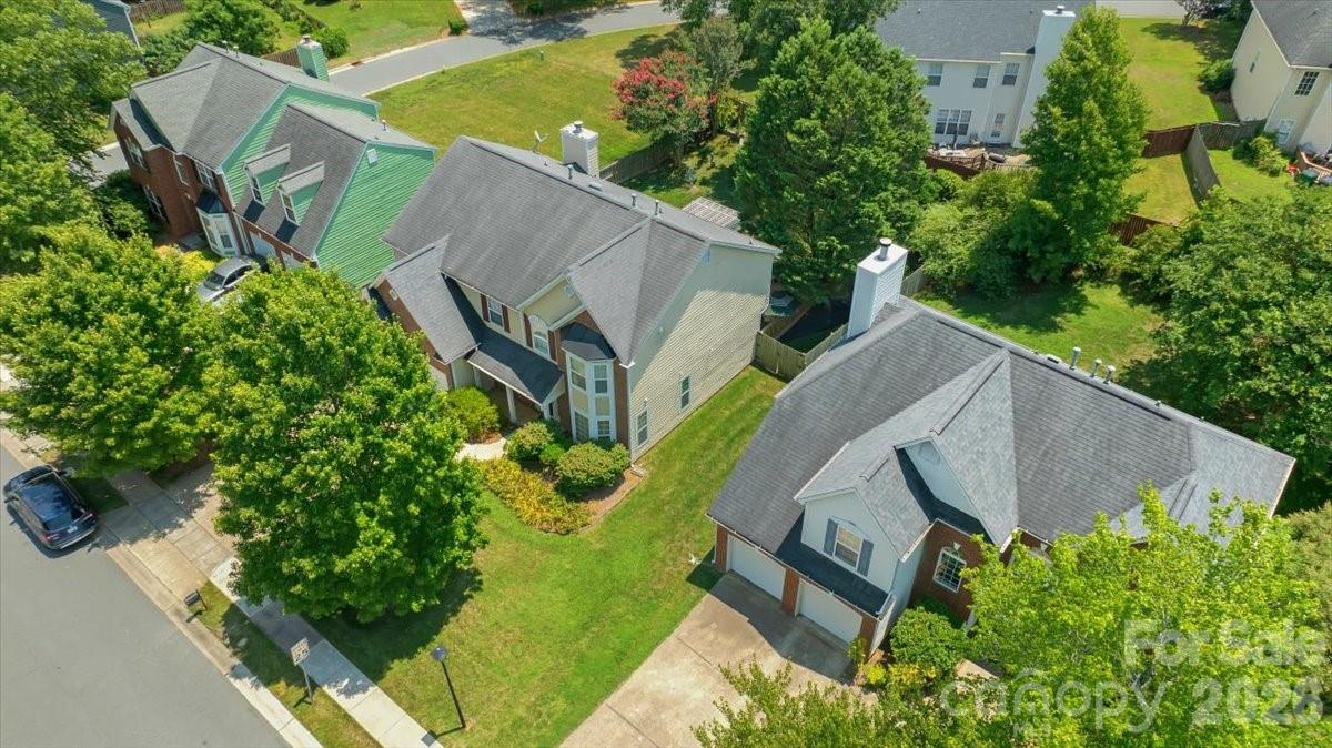 11932 Fox Glen Road Charlotte, NC 28269 - Photo 3 of 32