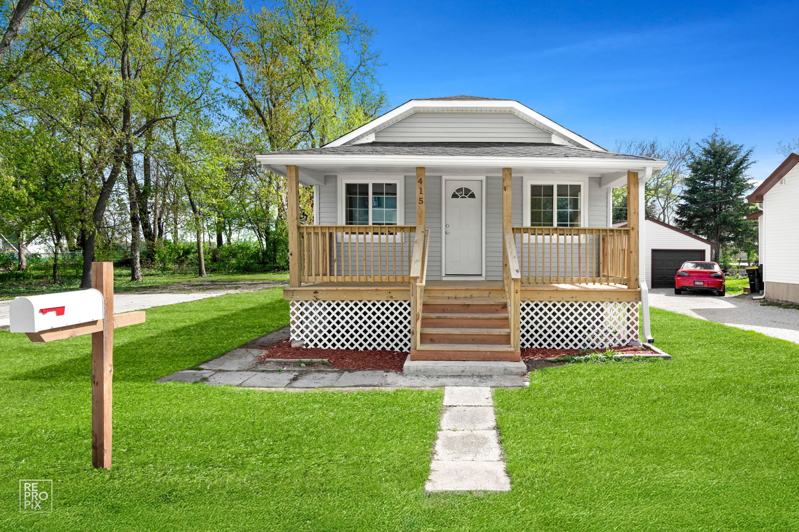 415 Riverside Drive McHenry, IL 60051 - Photo 1 of 20