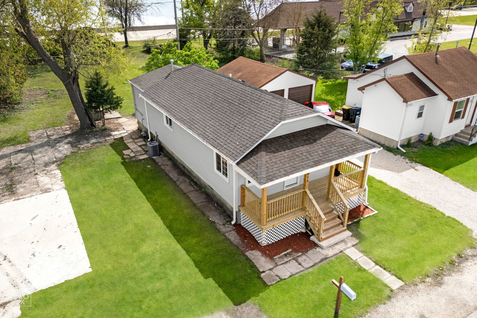 415 Riverside Drive McHenry, IL 60051 - Photo 3 of 20