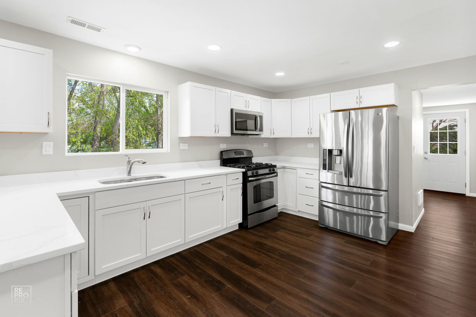 415 Riverside Drive McHenry, IL 60051 - Photo 7 of 20