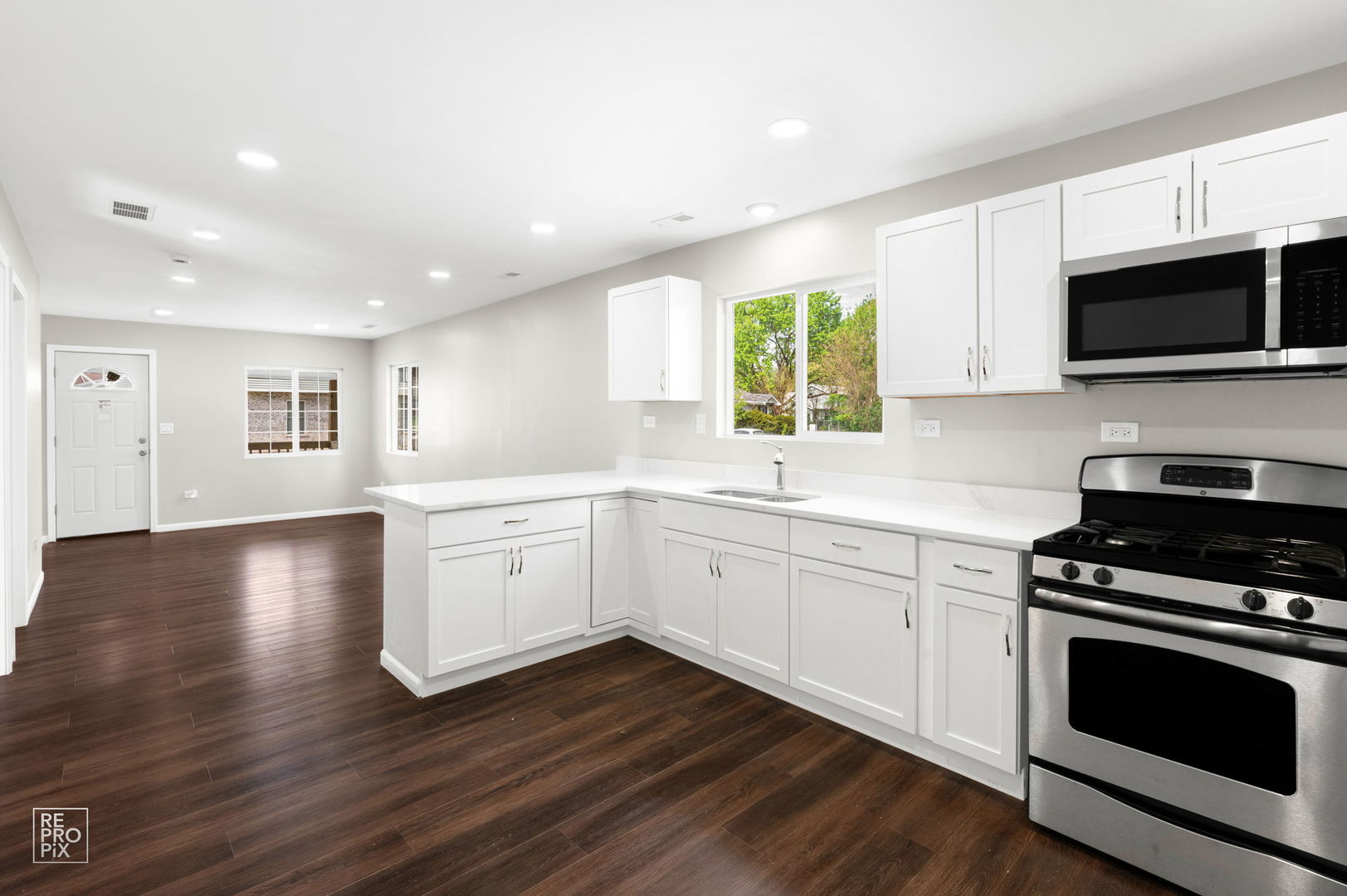 415 Riverside Drive McHenry, IL 60051 - Photo 8 of 20