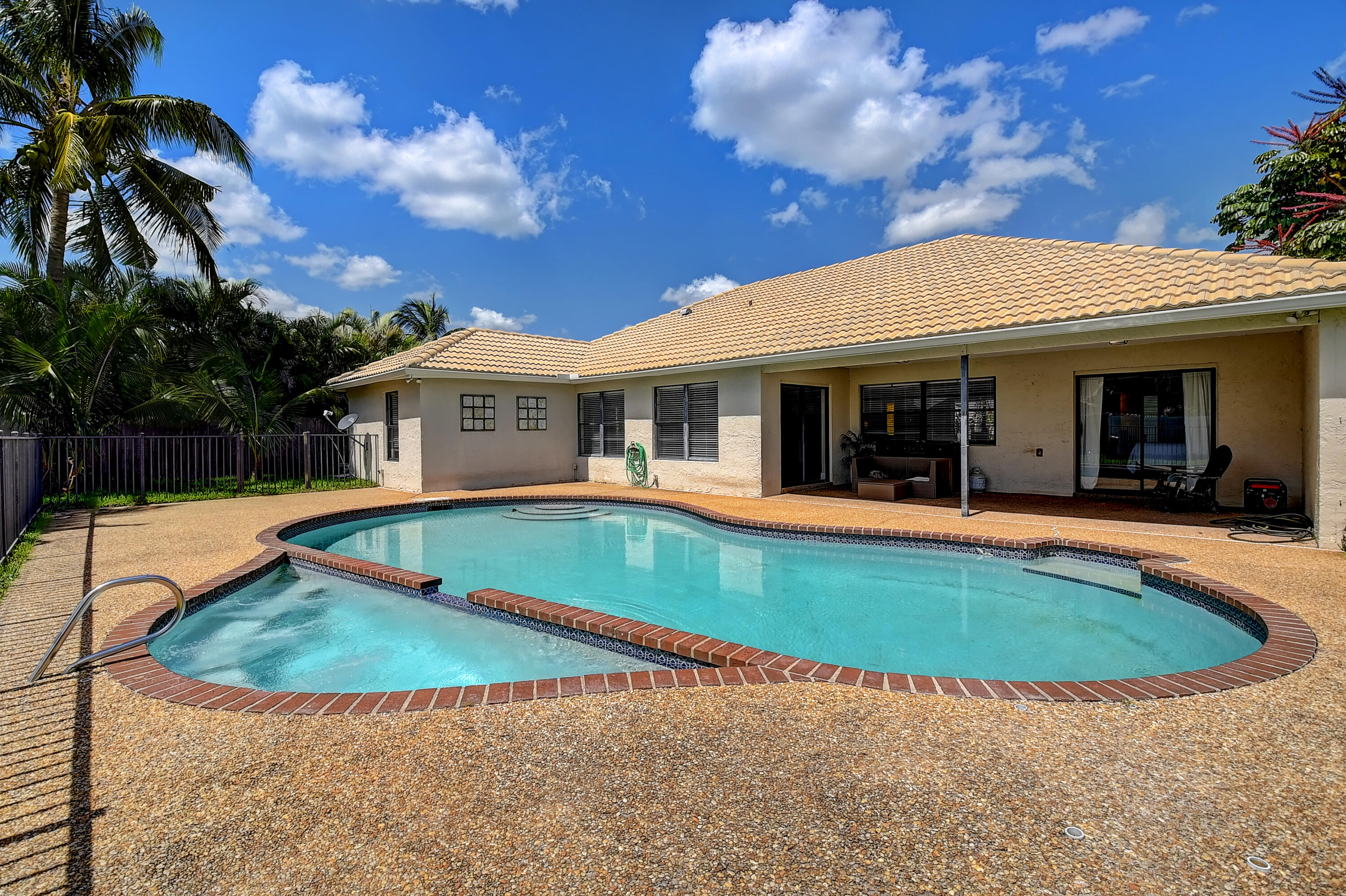 9040 Red Oak Lane Boca Raton, FL 33428 - Photo 32 of 44 34_dsc_8486_87_88_89_90
