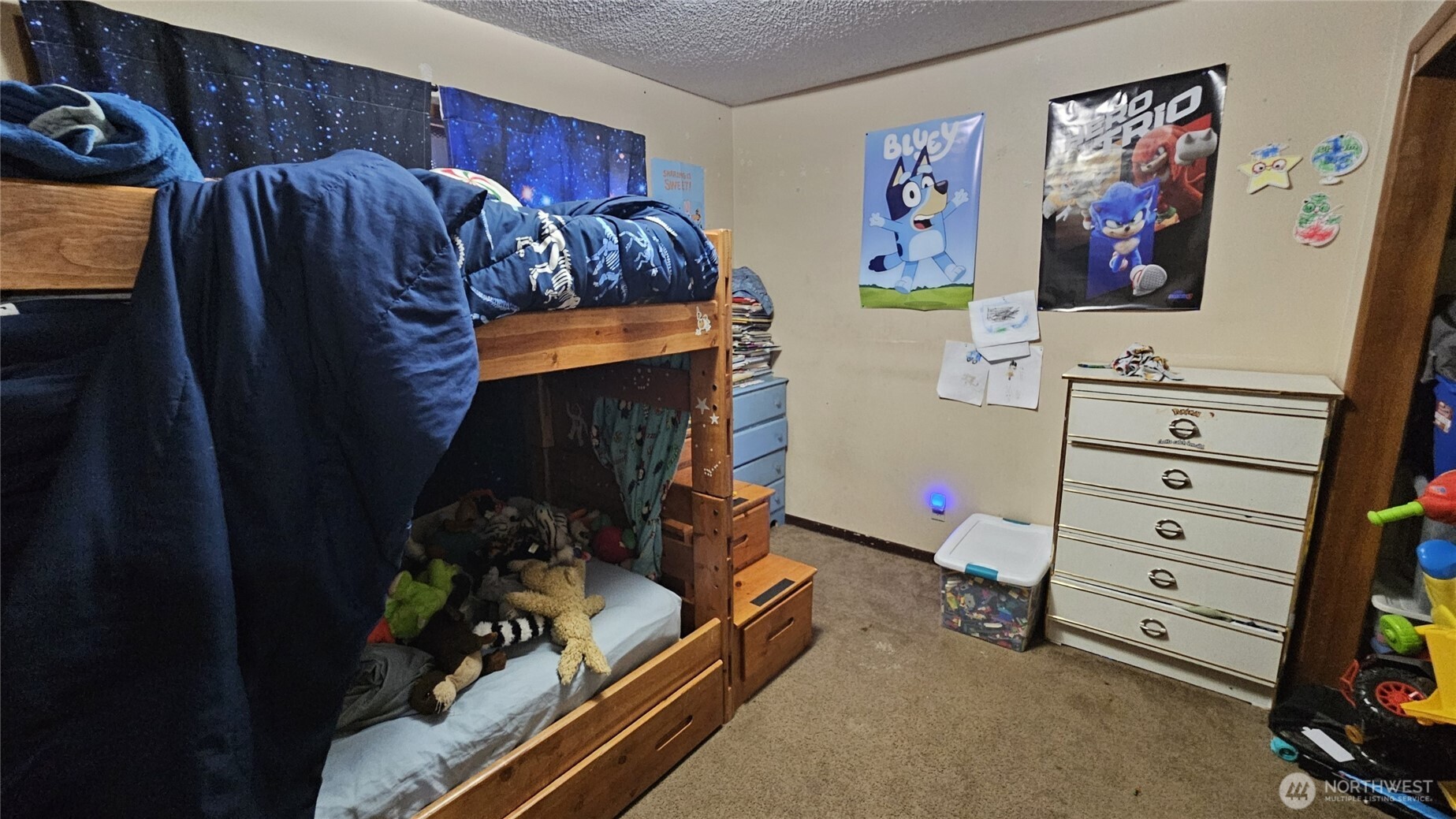 1023 16th Avenue Longview, WA 98632 - Photo 8 of 10 a bedroom with a bed and a closet