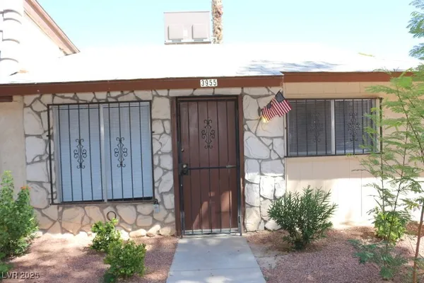 $995 | 3955 Visby Lane, Las Vegas, NV 89119