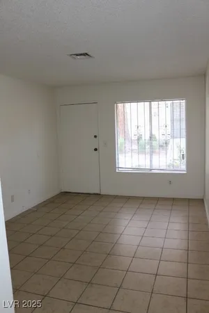 $995 | 3955 Visby Lane, Las Vegas, NV 89119