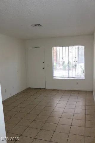 $995 | 3955 Visby Lane, Las Vegas, NV 89119