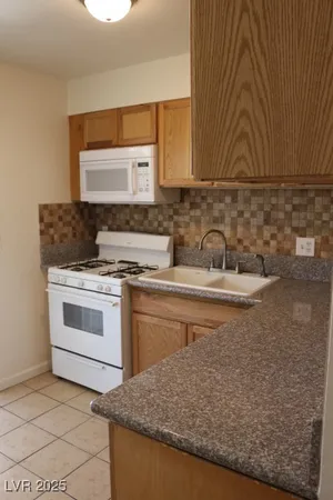 $995 | 3955 Visby Lane, Las Vegas, NV 89119