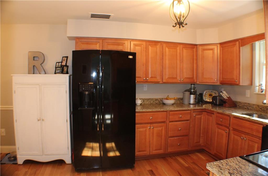 129 Spring Grove Road Pittsburgh, PA 15235 - Photo 3 of 24 Gallery Image 3