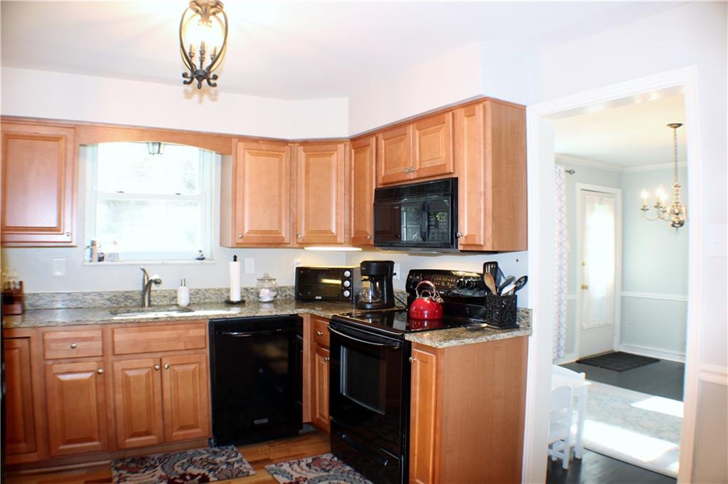 129 Spring Grove Road Pittsburgh, PA 15235 - Photo 5 of 24 Gallery Image 5
