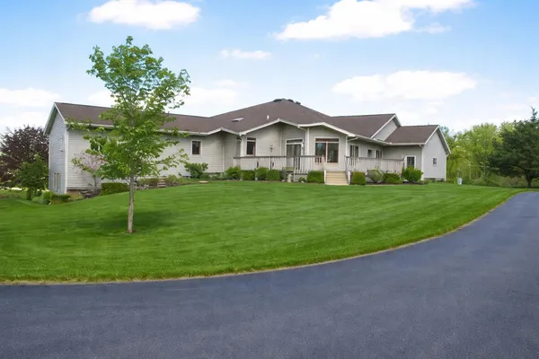 $1,295,000 | N4723 Ridgeview Drive, Portage, WI 53901