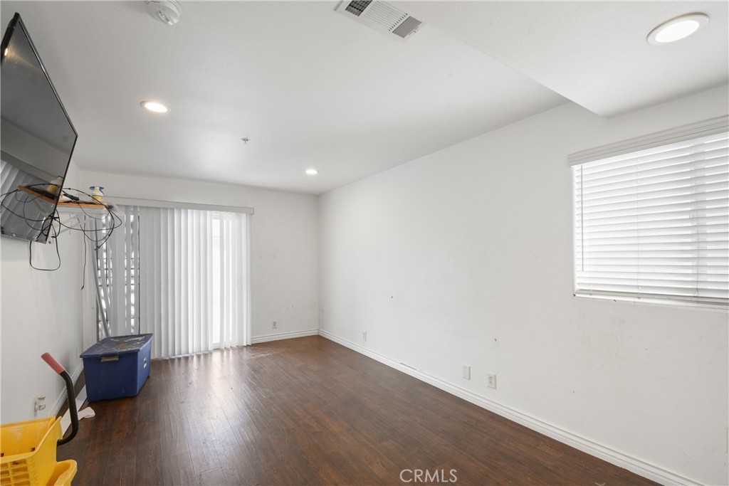 9261 Cedar Street Bellflower, CA 90706 - Photo 16 of 33