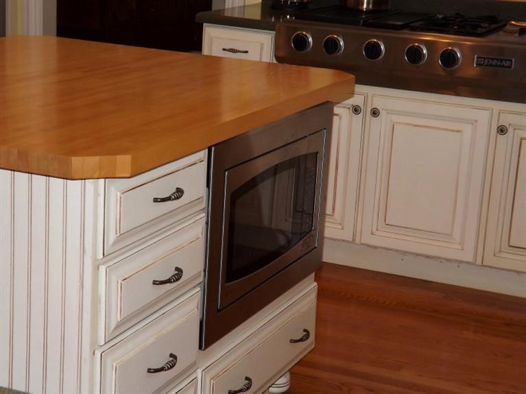 2165 Rollingdale Road Lexington, KY 40513 - Photo 19 of 59 MICROWAVE IN THE ISLAND