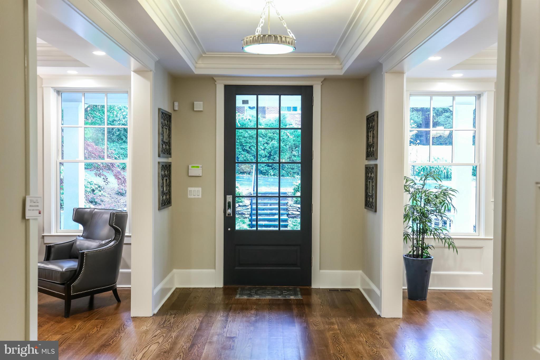 5302 Iroquois Road Bethesda, MD 20816 - Photo 2 of 26 Foyer