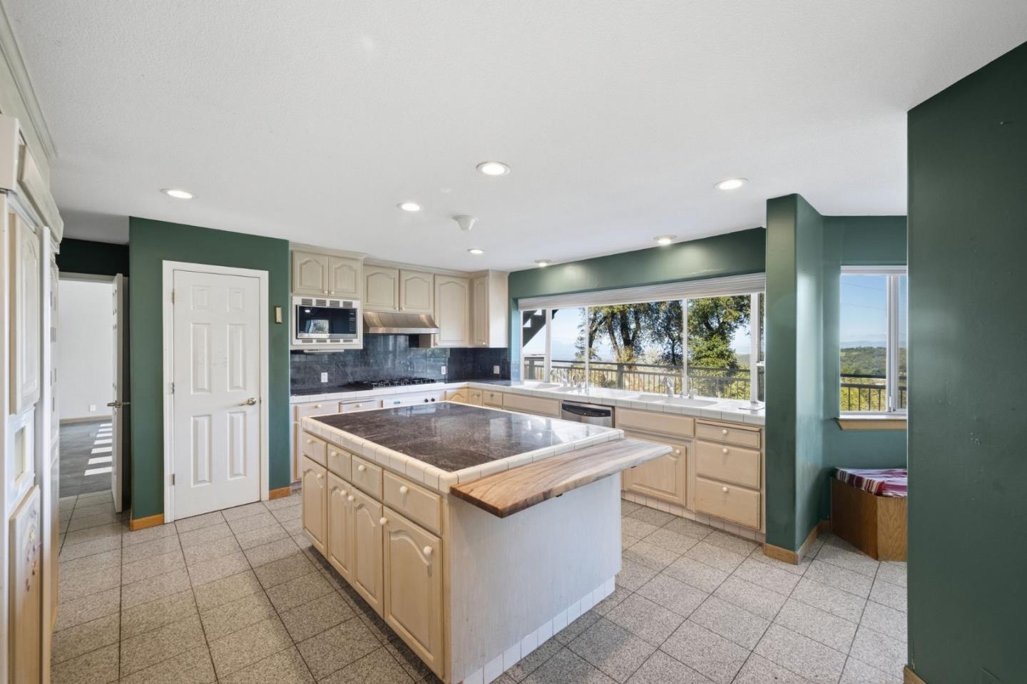 245 Heacox Road Woodside, CA 94062 - Photo 8 of 24