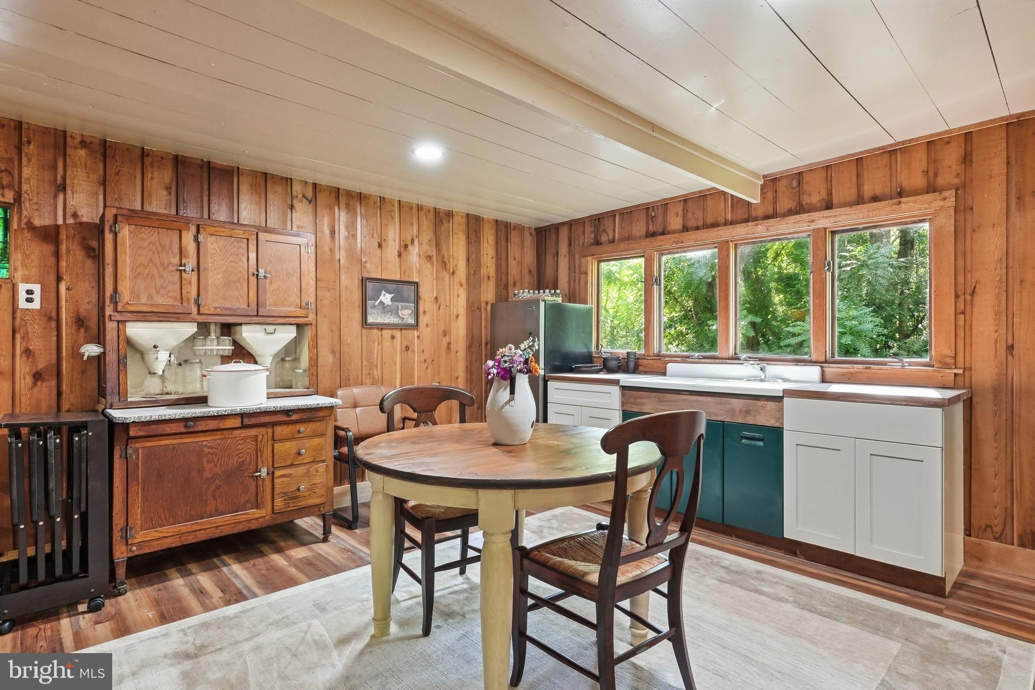 10 Ashby Road Sperryville, VA 22740 - Photo 63 of 70 The Tasting Room guest cabin kitchen & dining area