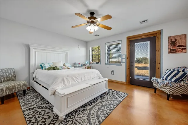 a view of a house with backyard and garden