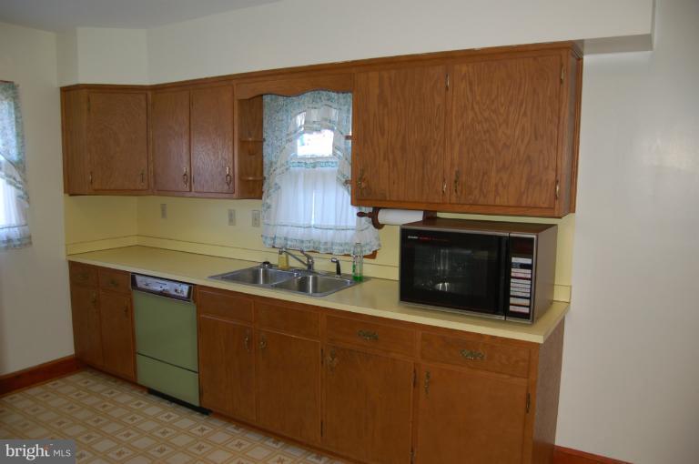 921 Braxton Road Front Royal, VA 22630 - Photo 2 of 30 Kitchen