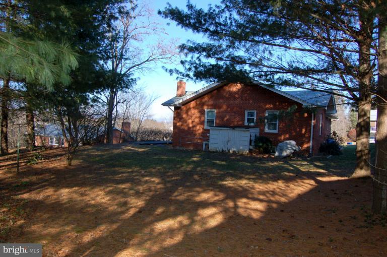 921 Braxton Road Front Royal, VA 22630 - Photo 11 of 30 View Yard