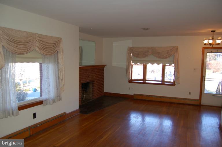 921 Braxton Road Front Royal, VA 22630 - Photo 27 of 30 Living Room