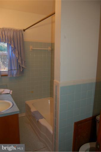 921 Braxton Road Front Royal, VA 22630 - Photo 28 of 30 Bath