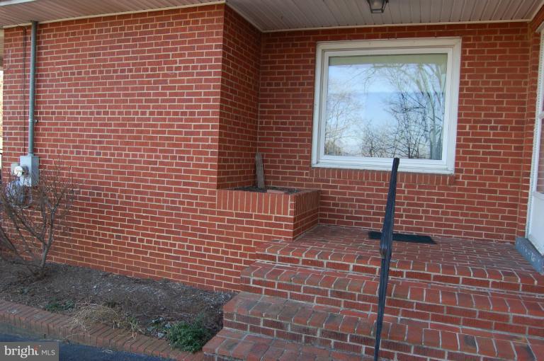 921 Braxton Road Front Royal, VA 22630 - Photo 7 of 30 Exterior (Rear)