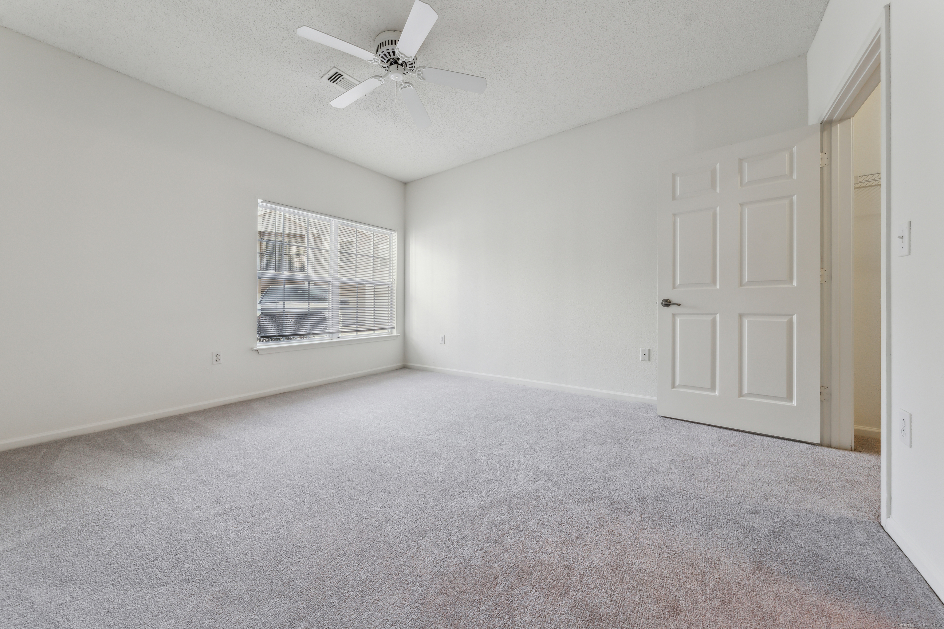 23 River Road, Unit 4208 Weston, CT 06883 - Photo 5 of 32