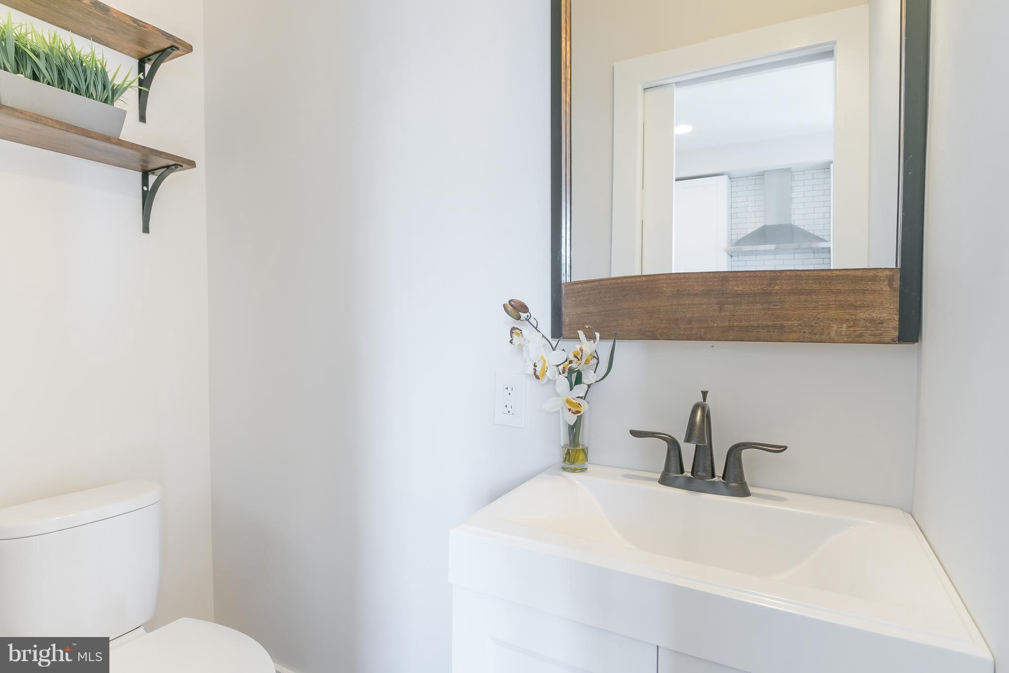781 Columbia Road Northwest, Unit 2 Washington, DC 20001 - Photo 11 of 16 Bath
