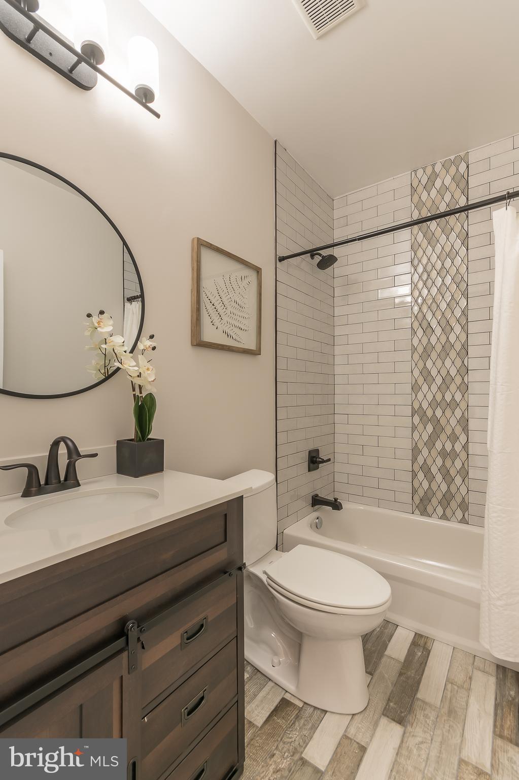 781 Columbia Road Northwest, Unit 2 Washington, DC 20001 - Photo 13 of 16 Bath