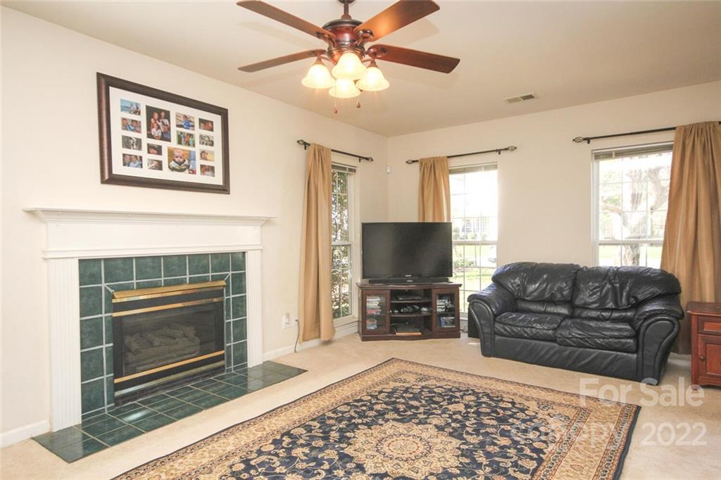 635 Clearbrook Road Matthews, NC 28105 - Photo 3 of 34 Gallery Image 3