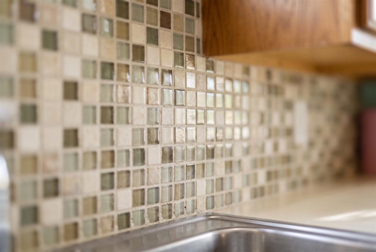 30 Birch Road Auburn, ME 04210 - Photo 19 of 101 095-02_Kitchen 01 _ Tile backsplash