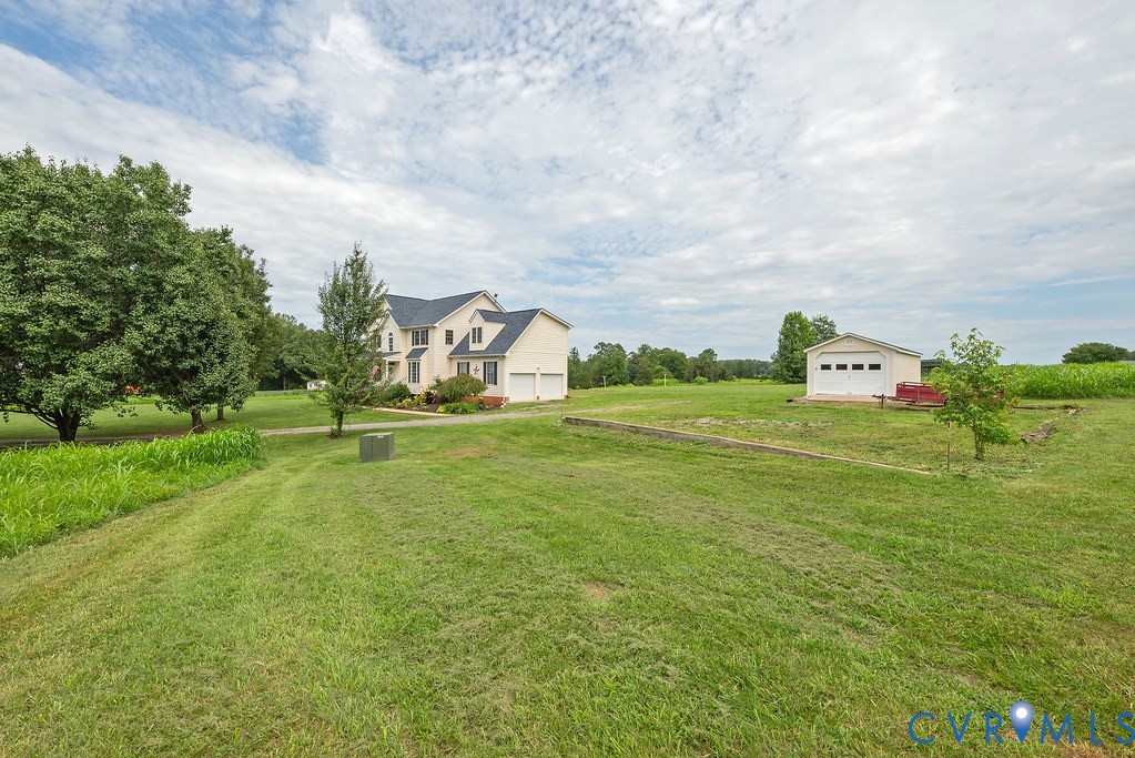 16114 Taylor Ridge Lane Beaverdam, VA 23015 - Photo 43 of 57 Side view.