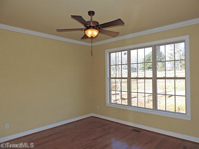 3262 Valley Road Winston-Salem, NC 27106 - Photo 2 of 15 Living Room.