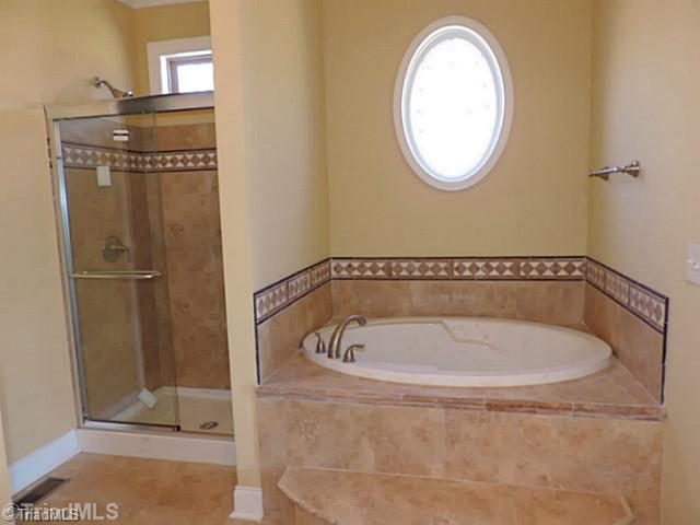 3262 Valley Road Winston-Salem, NC 27106 - Photo 11 of 15 Master Bath/Spa.