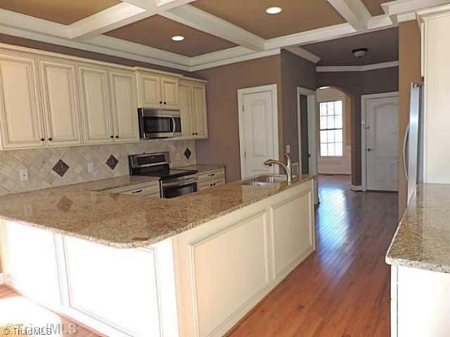 3262 Valley Road Winston-Salem, NC 27106 - Photo 6 of 15 Kitchen.